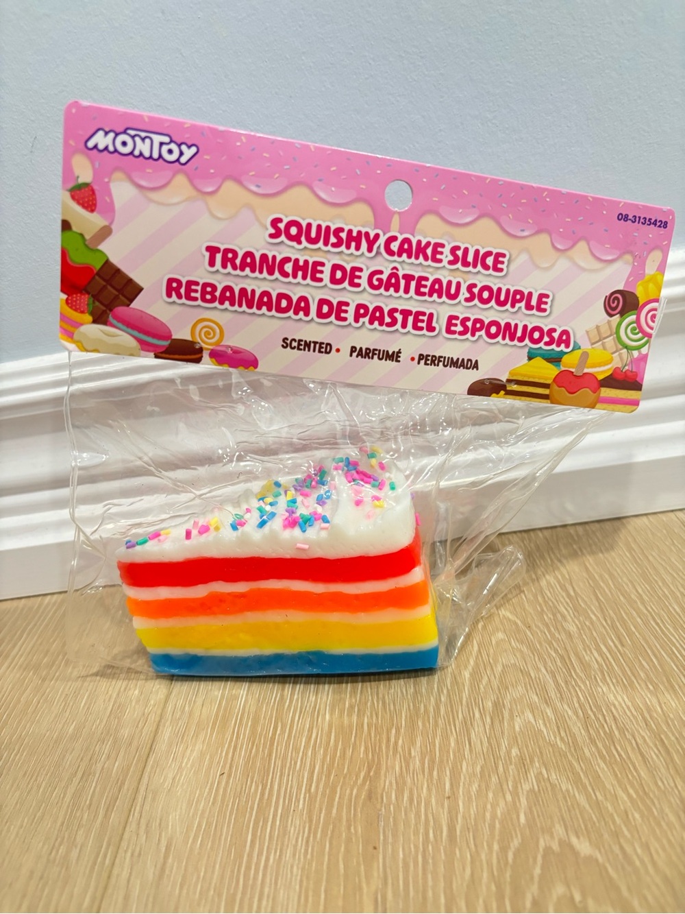 VIRAL Montoy Rainbow Scented Squishy Cake Slice Taba